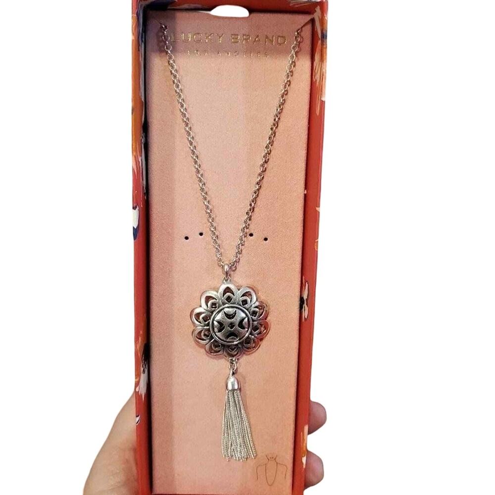 Lucky Brand Womens Silver Tone Floral Medallion Tassel Pendant Necklace Boxed